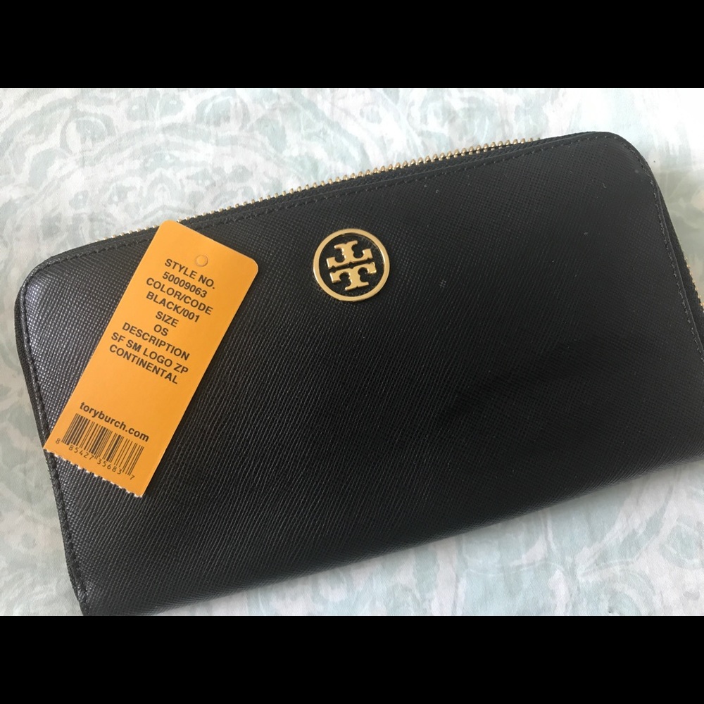 NWT Tory Burch Zip Continental Wallet